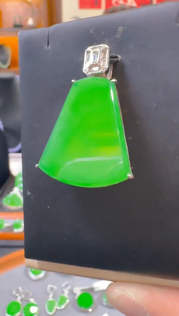 吊坠(赠链)银S925镶嵌翡翠天然A货翡翠