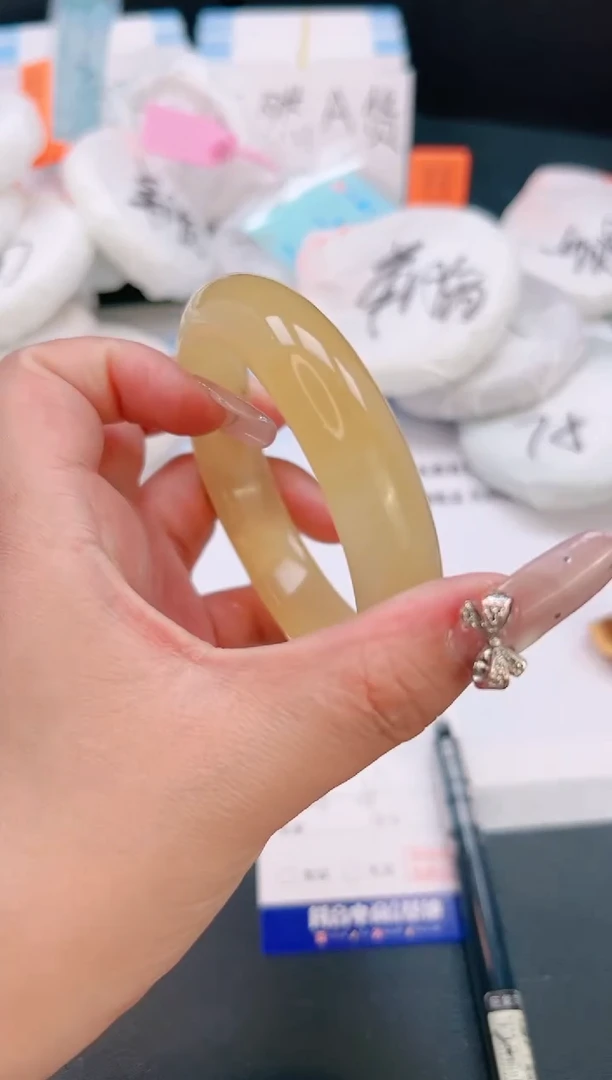 未镶嵌手镯石英质玉11T05-57