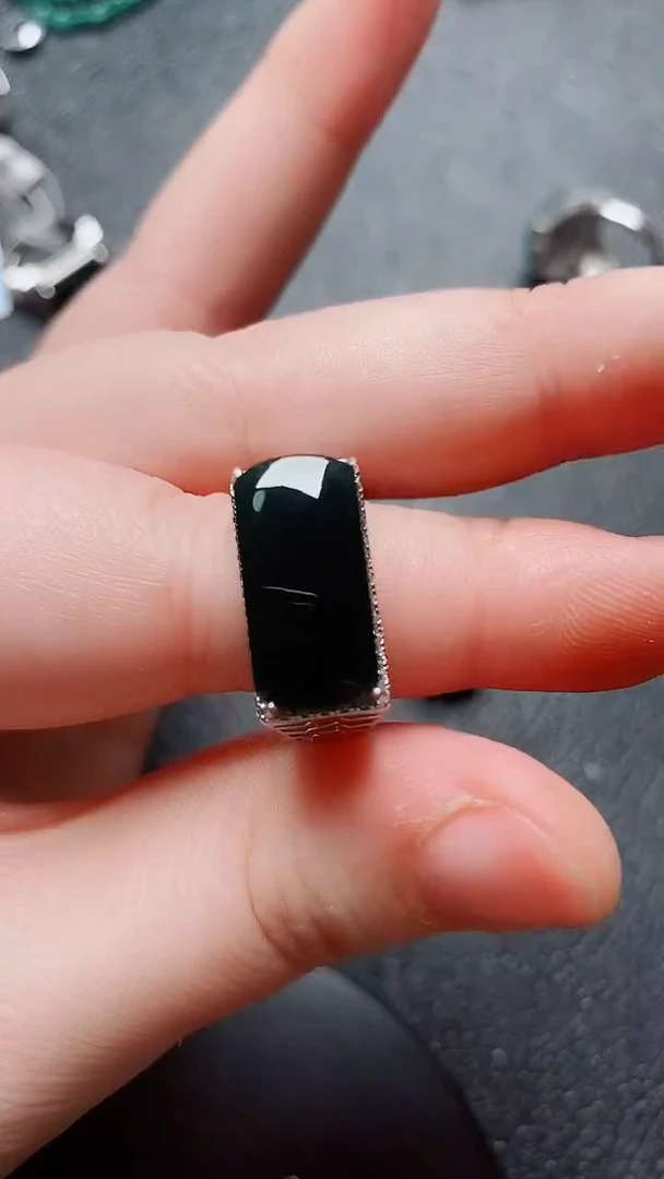 翡翠戒指银S925镶嵌1111