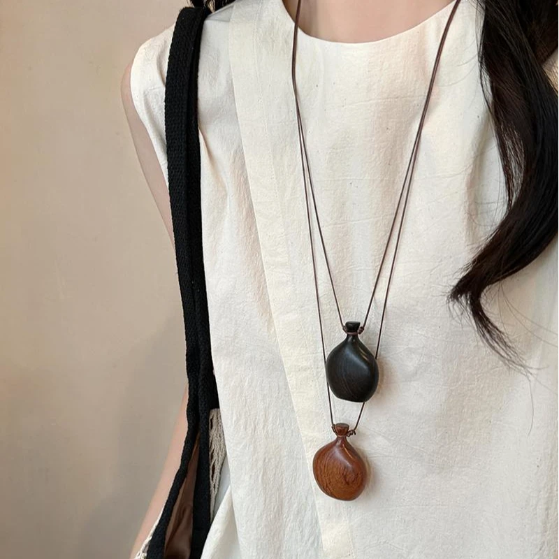 钛钢项链 新中式复古木质酒壶项链吊坠轻奢小众高级感百搭毛衣链