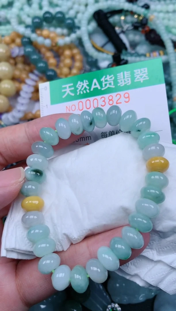 翡翠未镶嵌颈饰.0003829