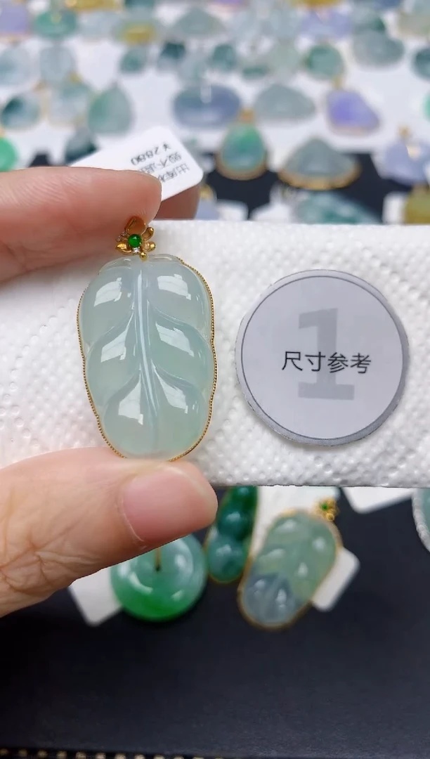 翡翠18K金镶嵌颈饰天然缅甸A货翡翠