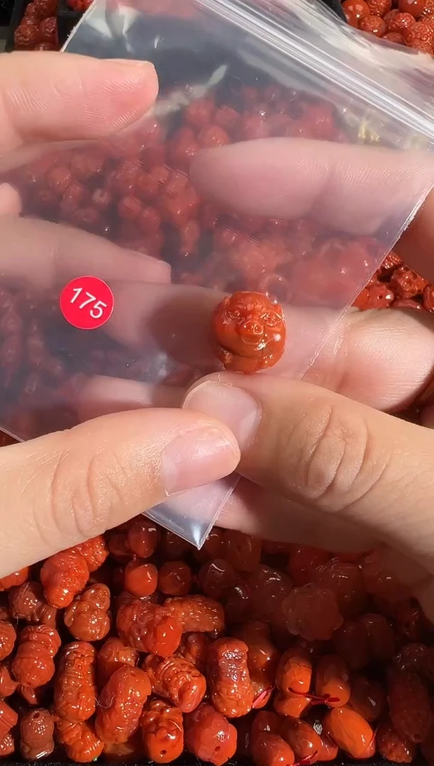 颈饰未镶嵌南红玛瑙1