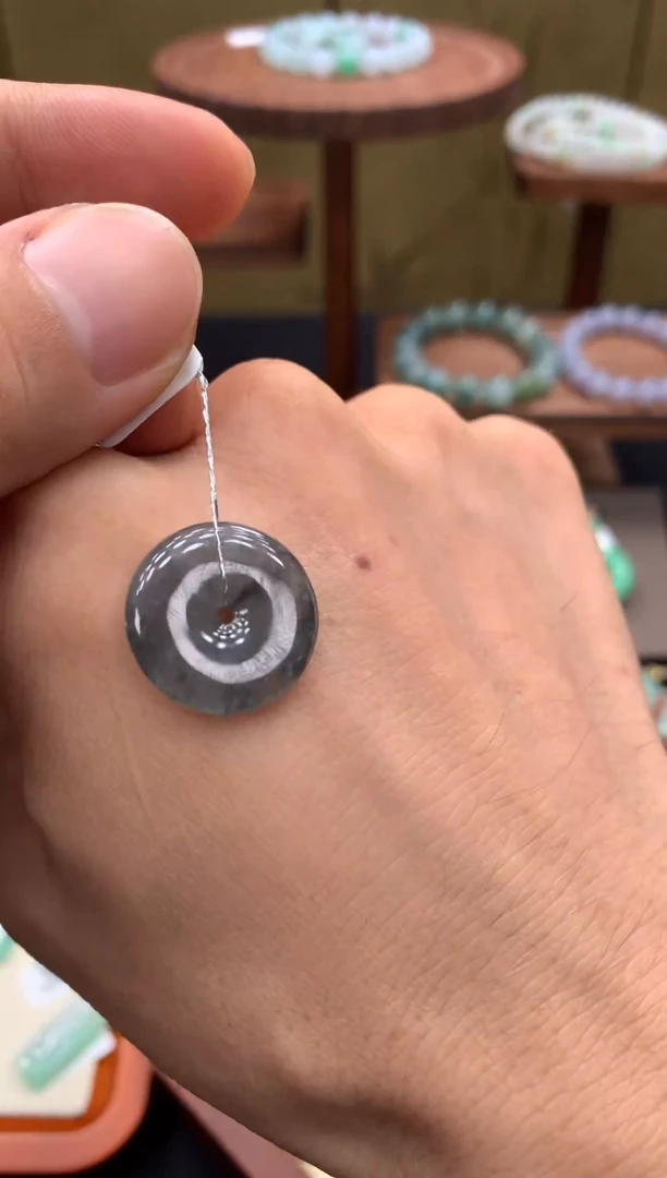 翡翠18K金镶嵌吊坠(不含链)乌鸡平安扣