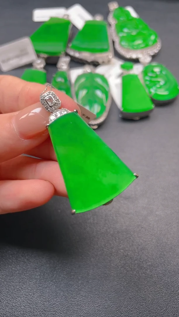 颈饰银S925镶嵌翡翠吊坠