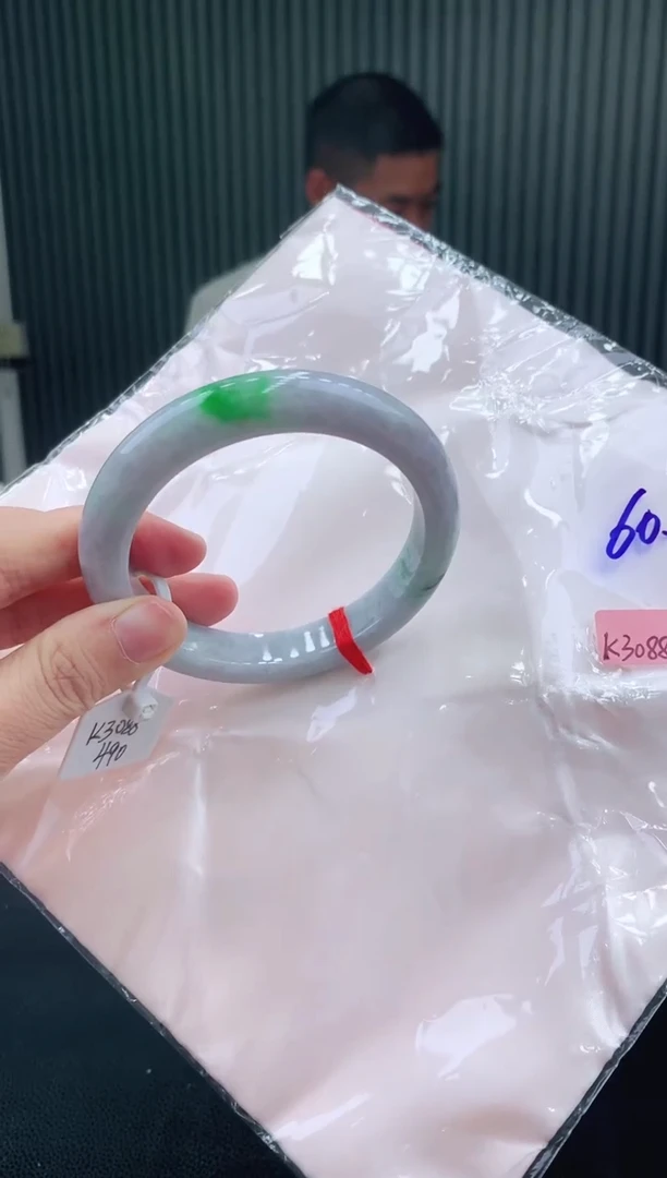 未镶嵌手镯翡翠60圈口