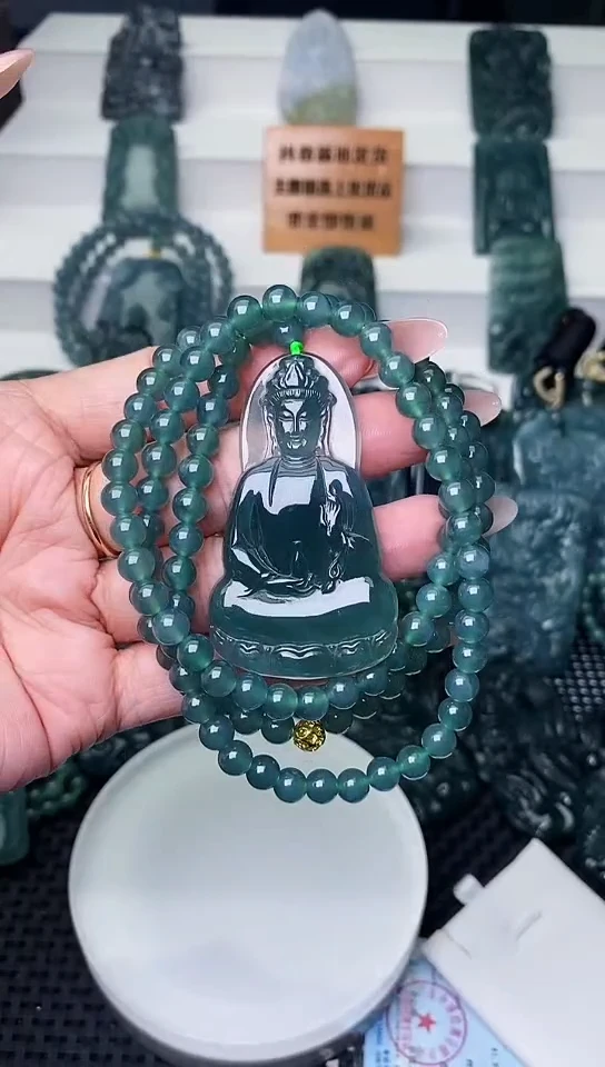 颈饰未镶嵌翡翠