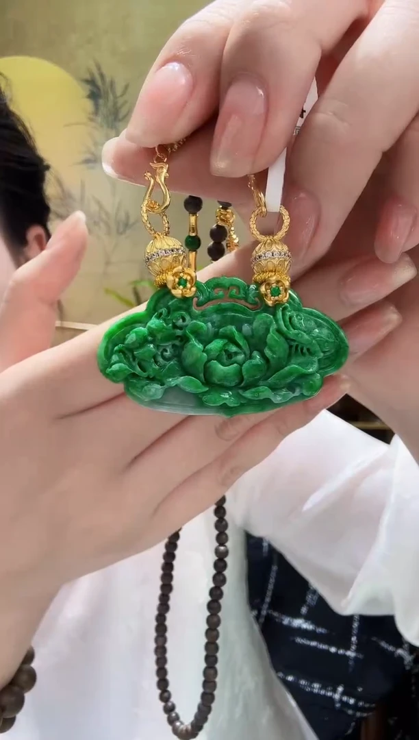 颈饰未镶嵌翡翠吊坠
