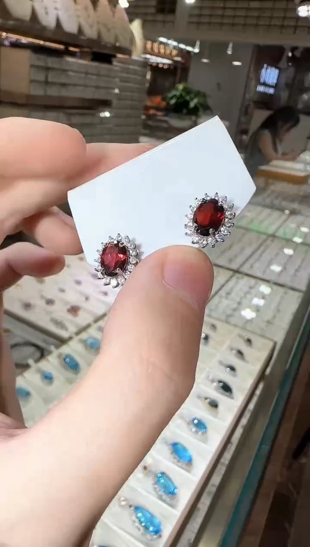 银S925镶嵌耳饰石榴石9*7mm耳钉