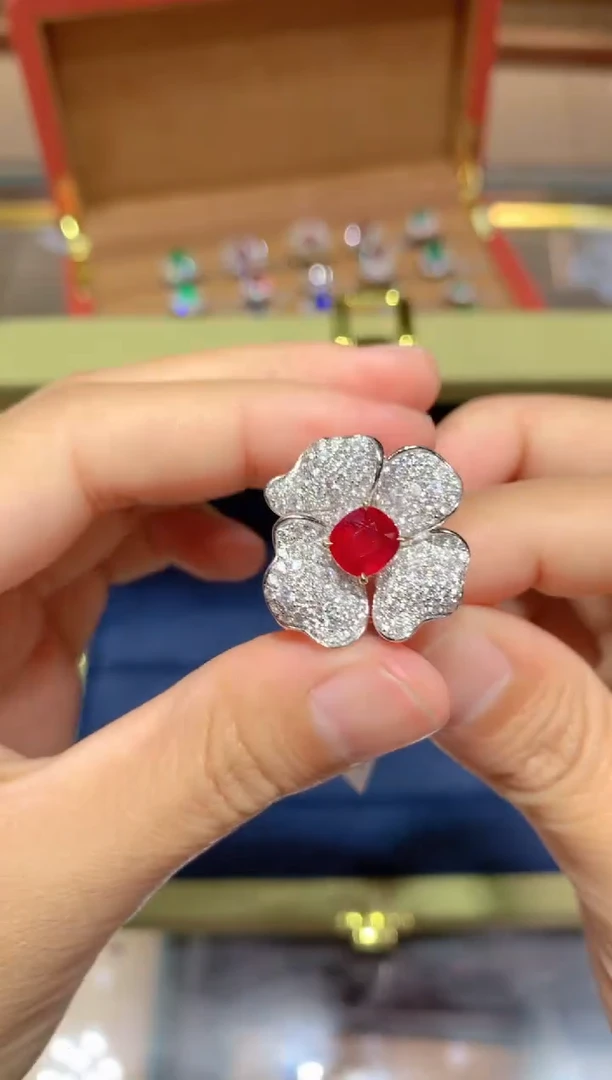 【闪购商品】红宝石戒指18K金镶嵌1.65CT 无烧鸽血红