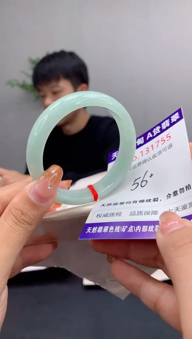 未镶嵌手镯翡翠有纹，完美者勿拍