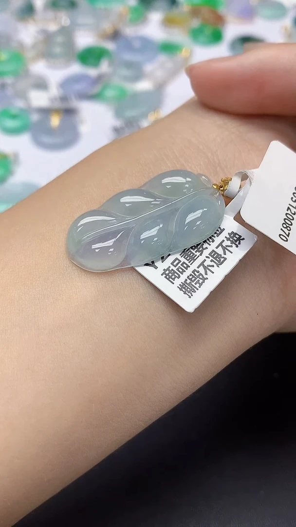 翡翠18K金镶嵌颈饰天然缅甸a货翡翠