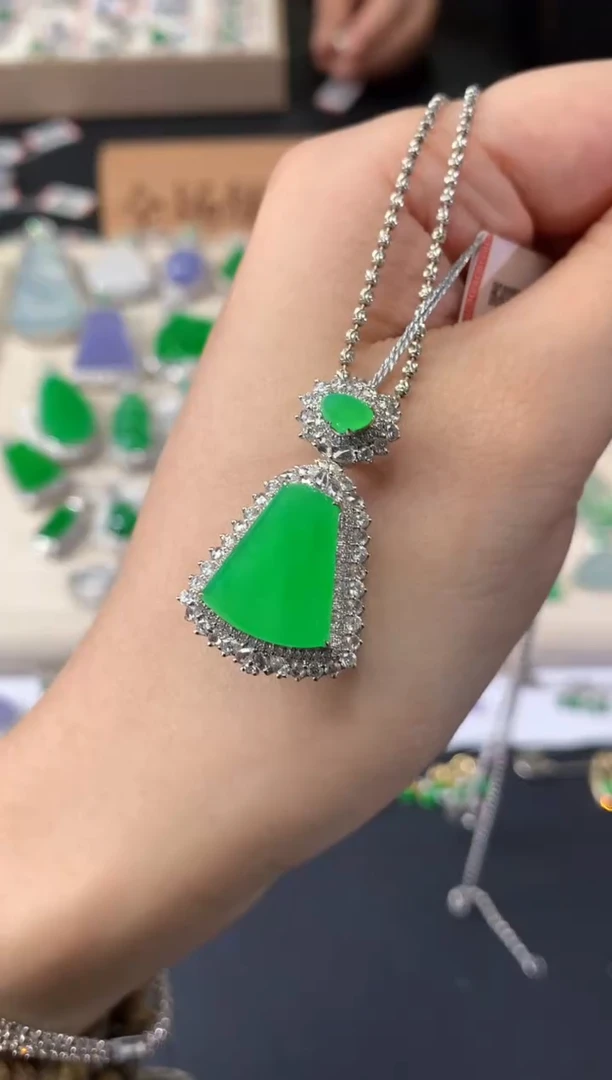 翡翠18K金镶嵌吊坠(不含链)?****?A538|39800