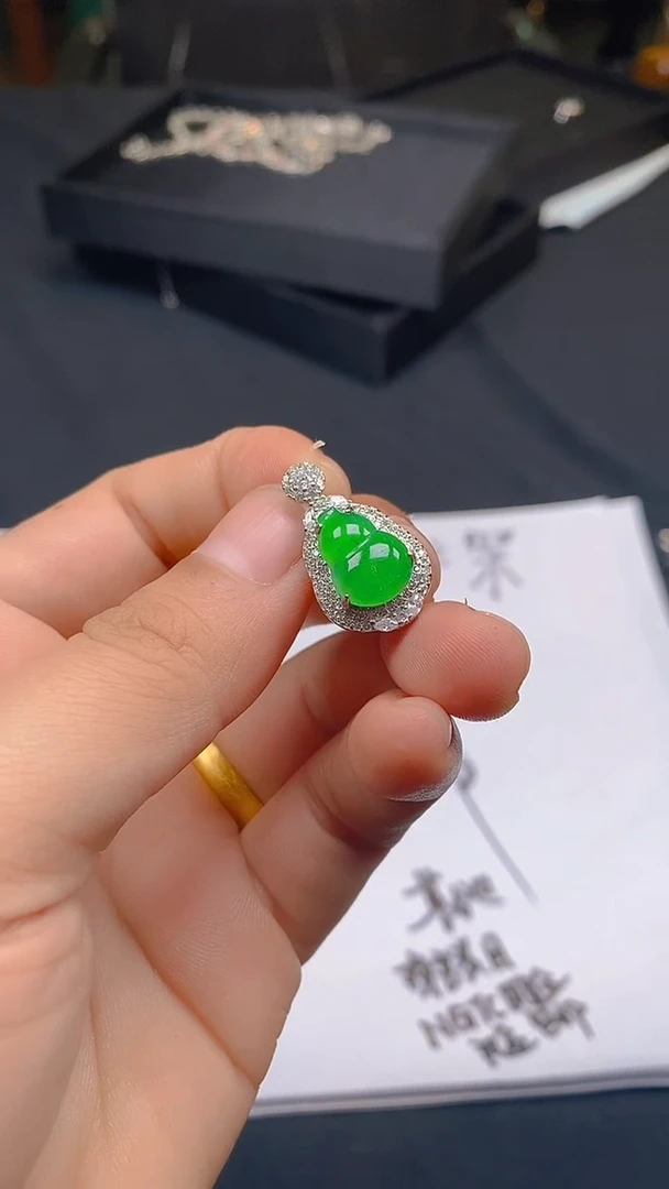 【闪购商品】翡翠颈饰未镶嵌天然A货玉石随机多样性发货