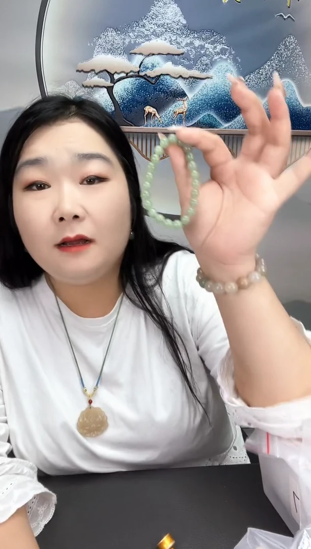 未镶嵌卡8麦芽绿手串石英质玉卡8麦芽绿手串