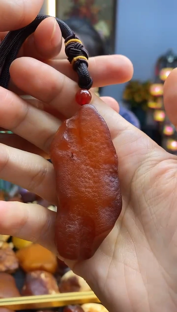 未镶嵌颈饰琥珀吊坠