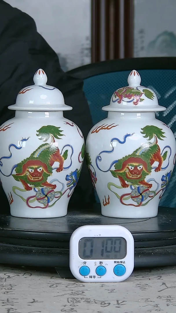 陶毛*菜粉彩精呼i动物图罐一对