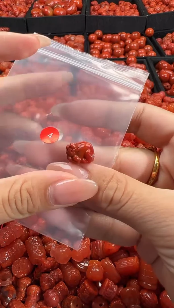 颈饰未镶嵌南红玛瑙1