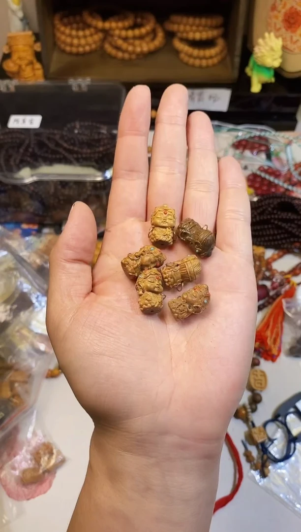 【闪购商品】非洲檀香吊坠绿檀度母