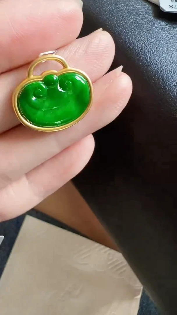 颈饰18K金镶嵌翡翠用****9如意