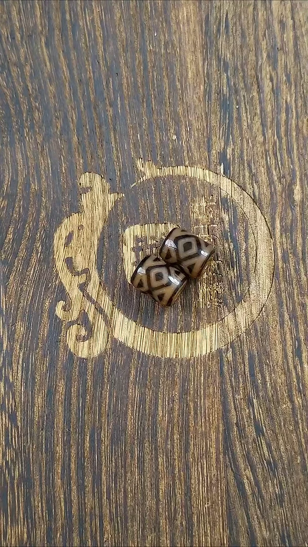 未镶嵌玛瑙/玉髓珠宝奇石葫****的梵藏高油黑金桶珠