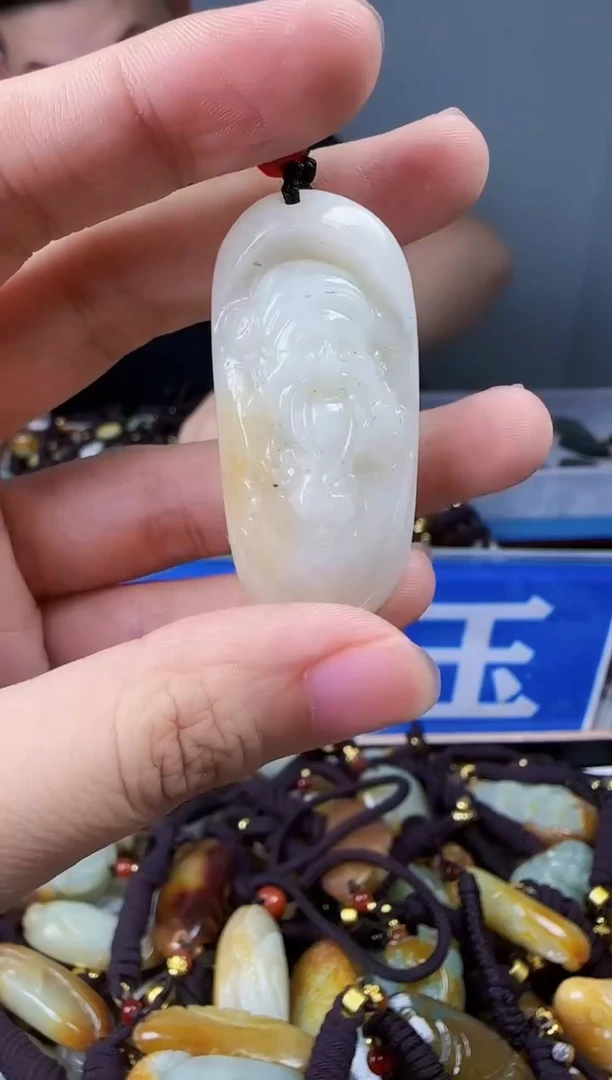 和田玉未镶嵌颈饰1