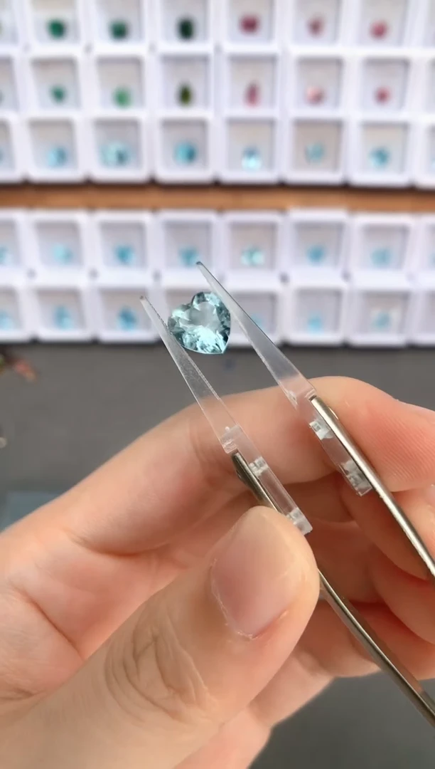 未镶嵌裸石定制海蓝宝石2.1ct 04039