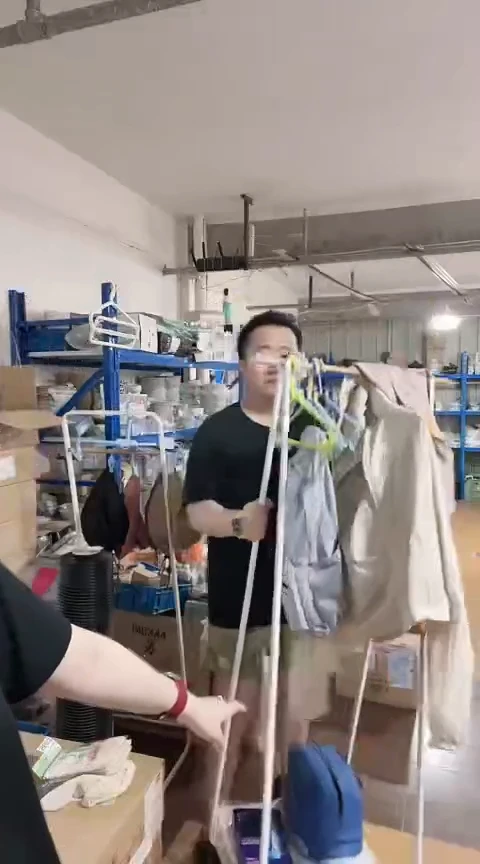 瓷片进口家用百货乐口衣架带踏板B615