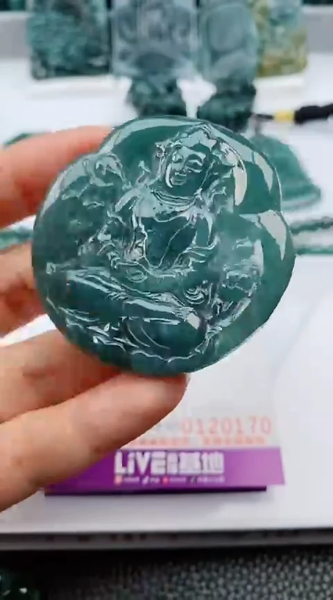 翡翠未镶嵌颈饰
