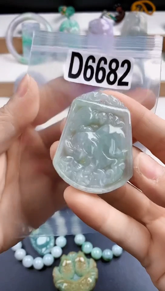 颈饰未镶嵌翡翠天然翡翠吊坠挂件