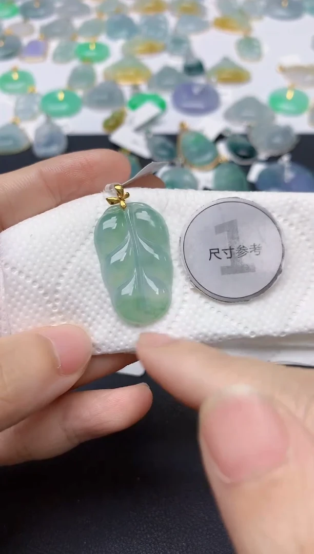 翡翠18K金镶嵌颈饰天然缅甸A货翡翠