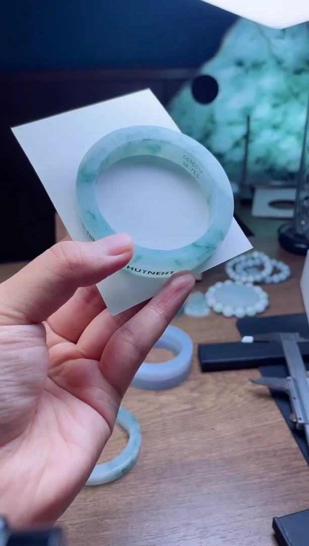 未镶嵌手镯定制翡翠s**b定制