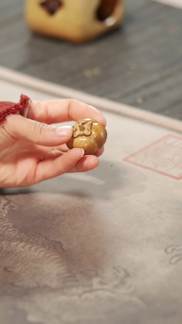 【闪购商品】金丝楠木雕柿子把玩