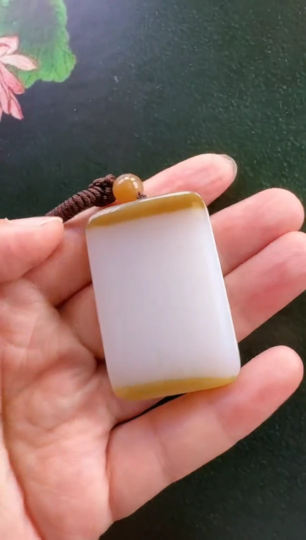 颈饰未镶嵌和田玉吊坠