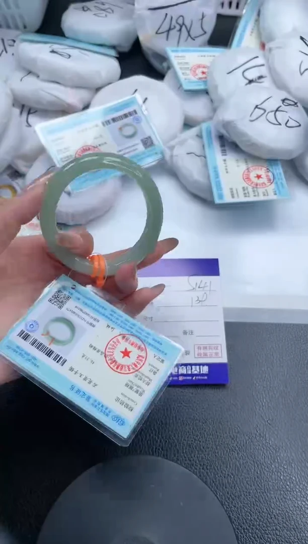 【闪购商品】石英质玉手镯未镶嵌18S141-52