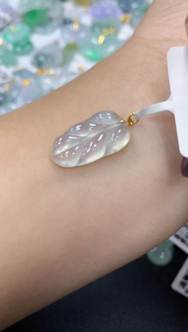 颈饰18K金镶嵌翡翠a货假一赔三支持复检百元上9元证书费自理