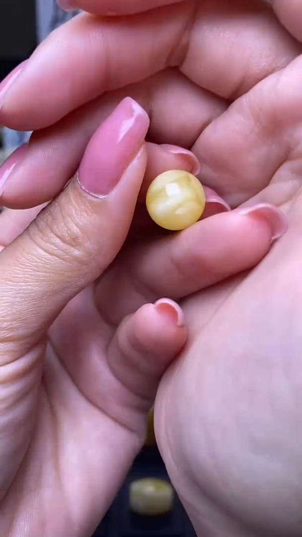 未镶嵌琥珀裸石葵.60