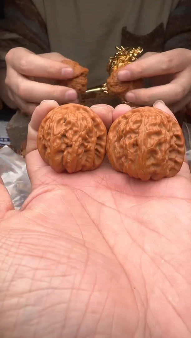 【闪购商品】桃核把件43左右尺寸打好底白狮子随机发一对