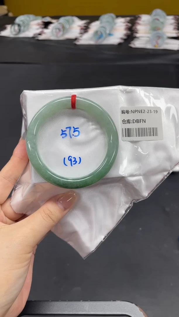 未镶嵌手镯翡翠翡翠手镯