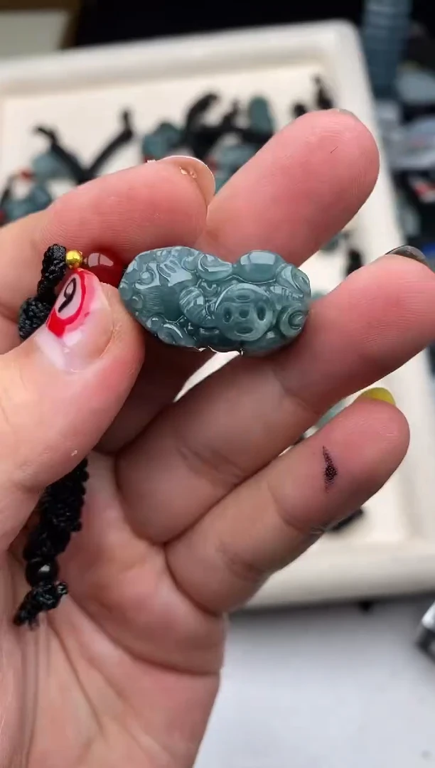 翡翠未镶嵌颈饰 多样性发其一