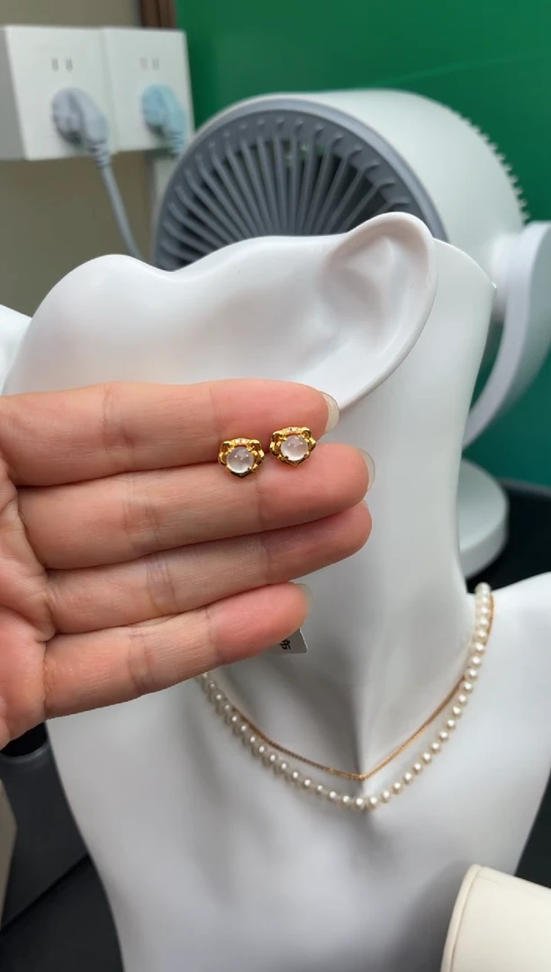 颈饰18K金镶嵌翡翠天然翡翠A货