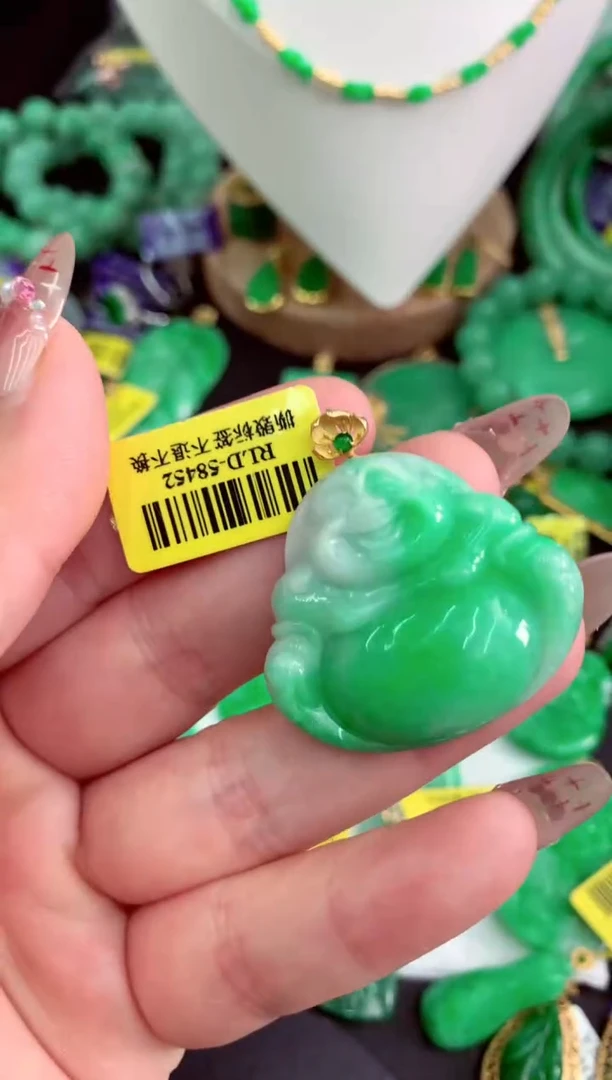 翡翠18K金镶嵌颈饰挂件