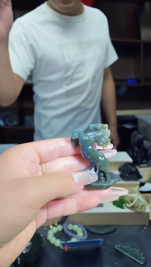 和田玉未镶嵌颈饰1