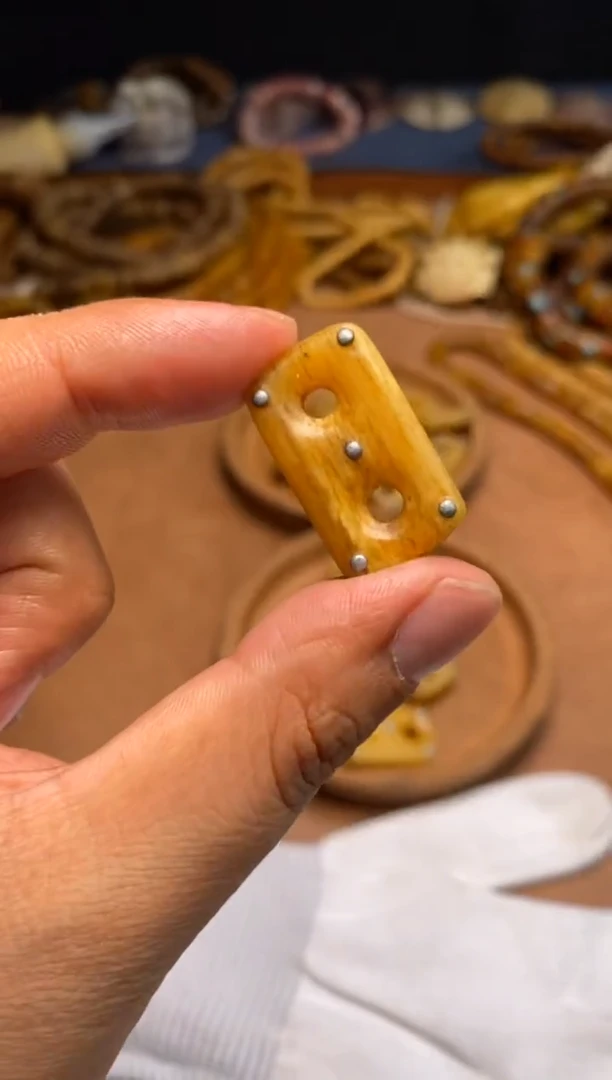 其他牛骨P720-镶钉二饼-有棕裂