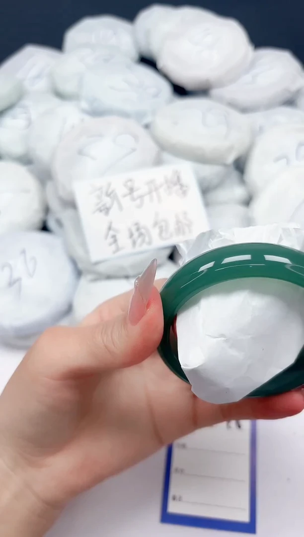 未镶嵌手镯石英质玉A246/58