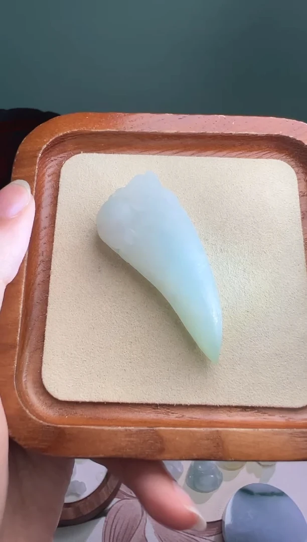 未镶嵌定制翡翠白冰龙牙