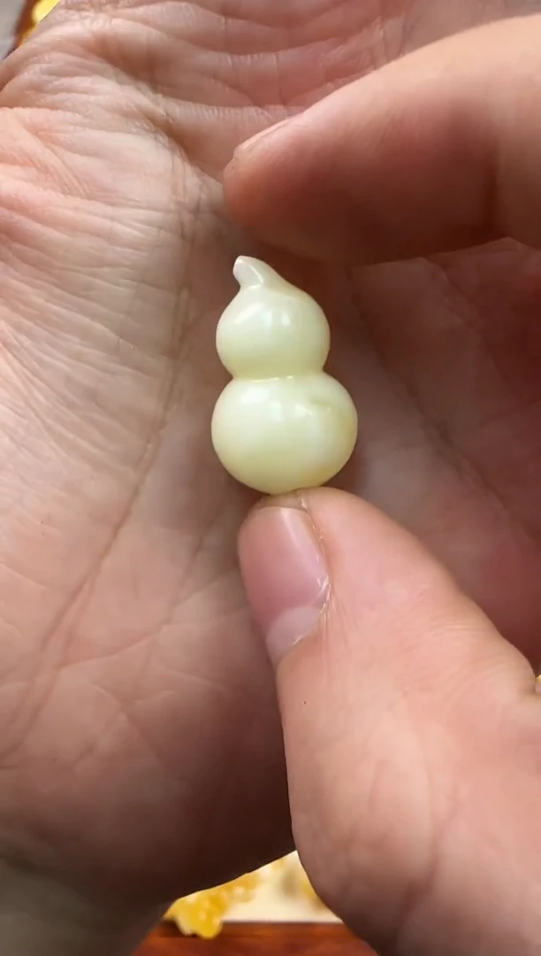 蜜蜡未镶嵌珠宝奇石特价