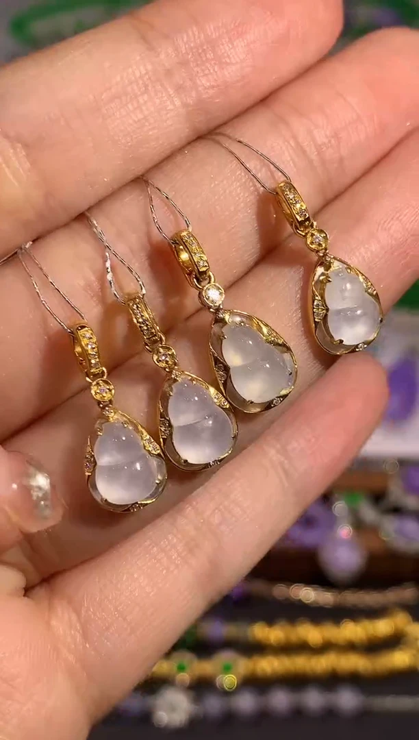 吊坠(不含链)18K金镶嵌翡翠多样性发其一