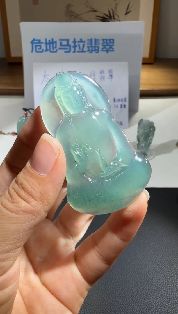 颈饰未镶嵌翡翠观音