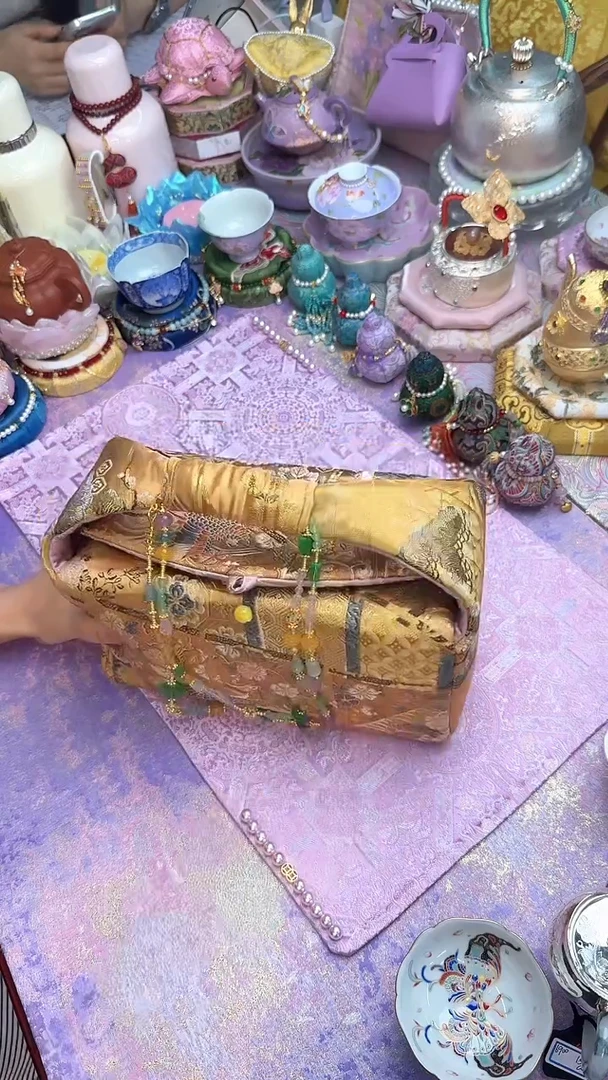 西针织饭盒包含链条